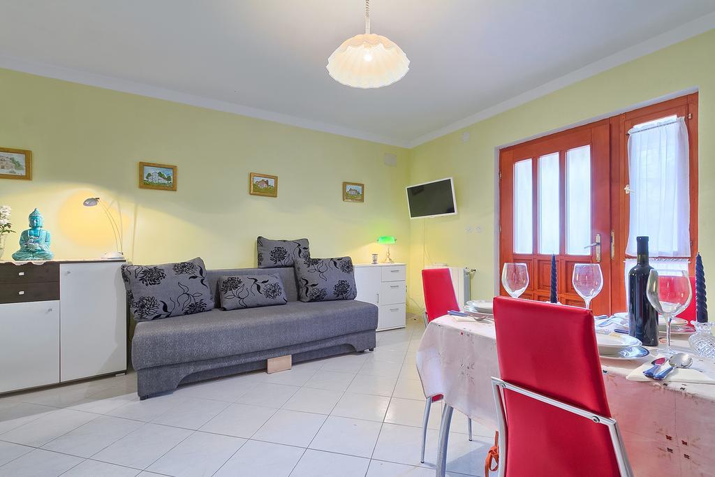 Apartments Valoda Nedescina Exterior photo