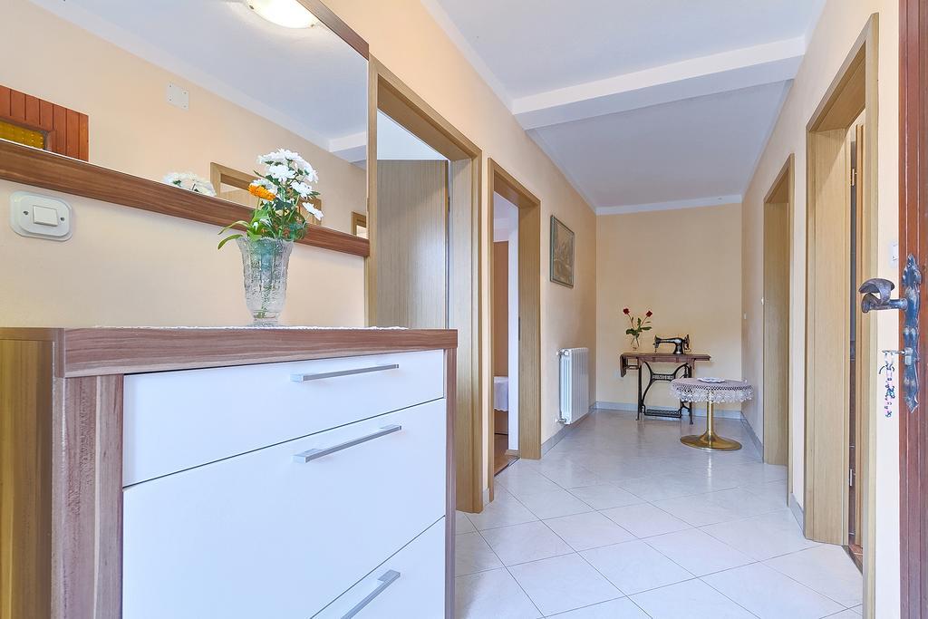 Apartments Valoda Nedescina Exterior photo